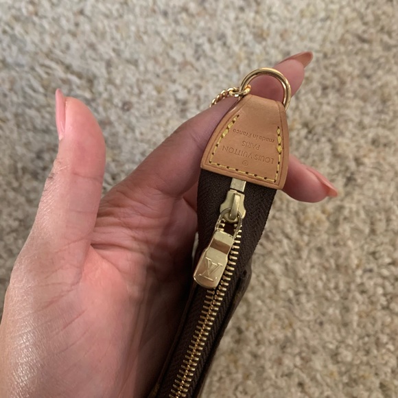 Louis Vuitton MINI POCHETTE ACCESSOIRES - Picture 7 of 9